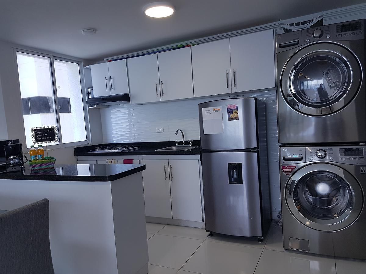 Espectaculares Vistas, Edificio Nautilus, Barrio El Laguito. Apartamento *