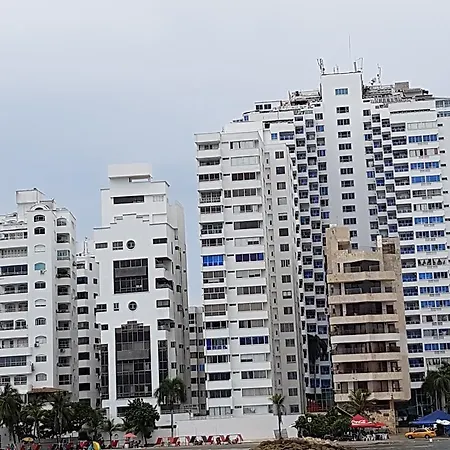 Espectaculares Vistas, Edificio Nautilus, Barrio El Laguito. Apartamento Cartagena