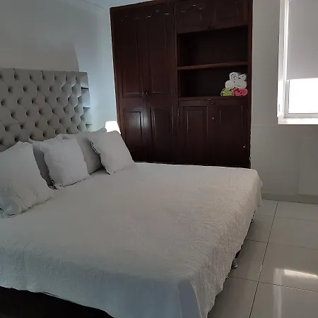 Espectaculares Vistas, Edificio Nautilus, Barrio El Laguito. Apartamento Cartagena