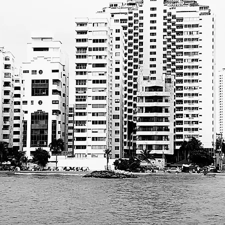 Espectaculares Vistas, Edificio Nautilus, Barrio El Laguito. *