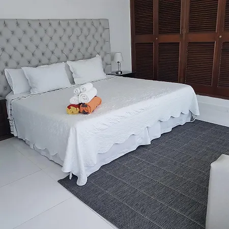 Espectaculares Vistas, Edificio Nautilus, Barrio El Laguito. Apartamento *