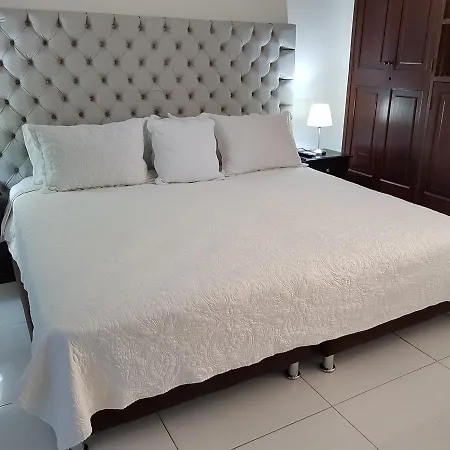 Espectaculares Vistas, Edificio Nautilus, Barrio El Laguito. Apartamento