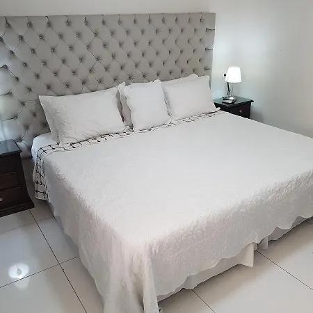 Espectaculares Vistas, Edificio Nautilus, Barrio El Laguito. Apartamento Cartagena